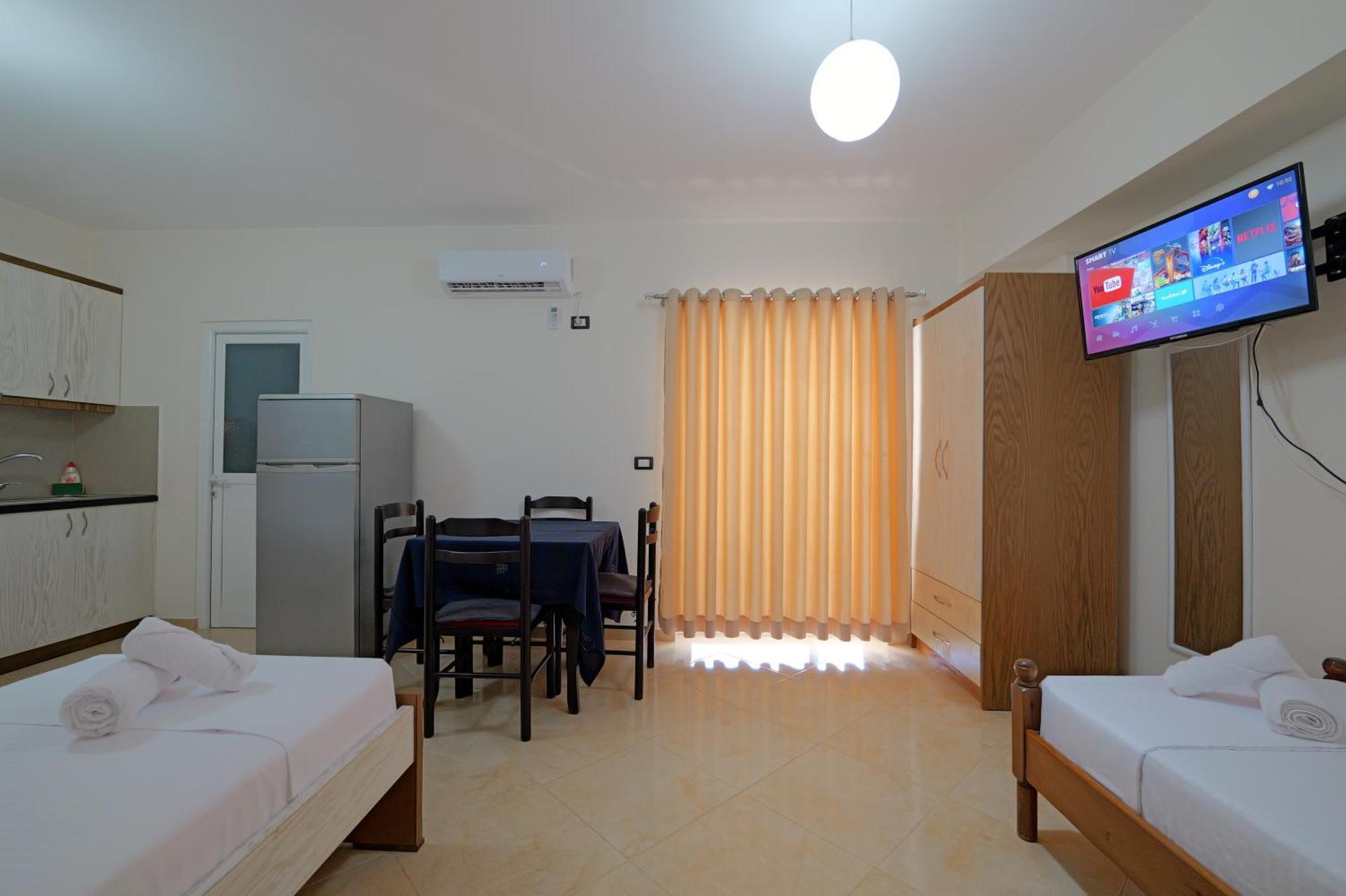 Livia'S Guesthouse Ксамил Экстерьер фото